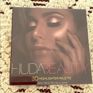 Huda beauty 3D Highlighter Palette